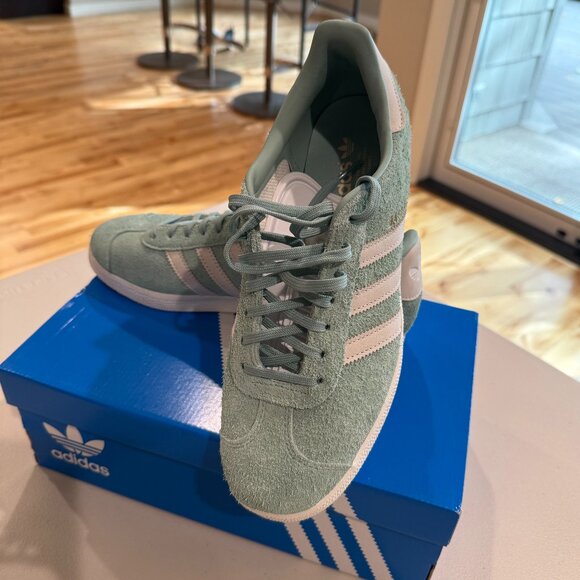 NWT Adidas Gazelle Light Green Suede Woman's sneakers - Picture 1 of 8